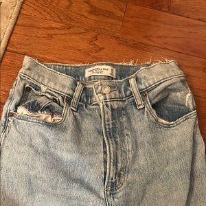 Abercrombie & Fitch Distressed 90s Straight Ultra High Rise